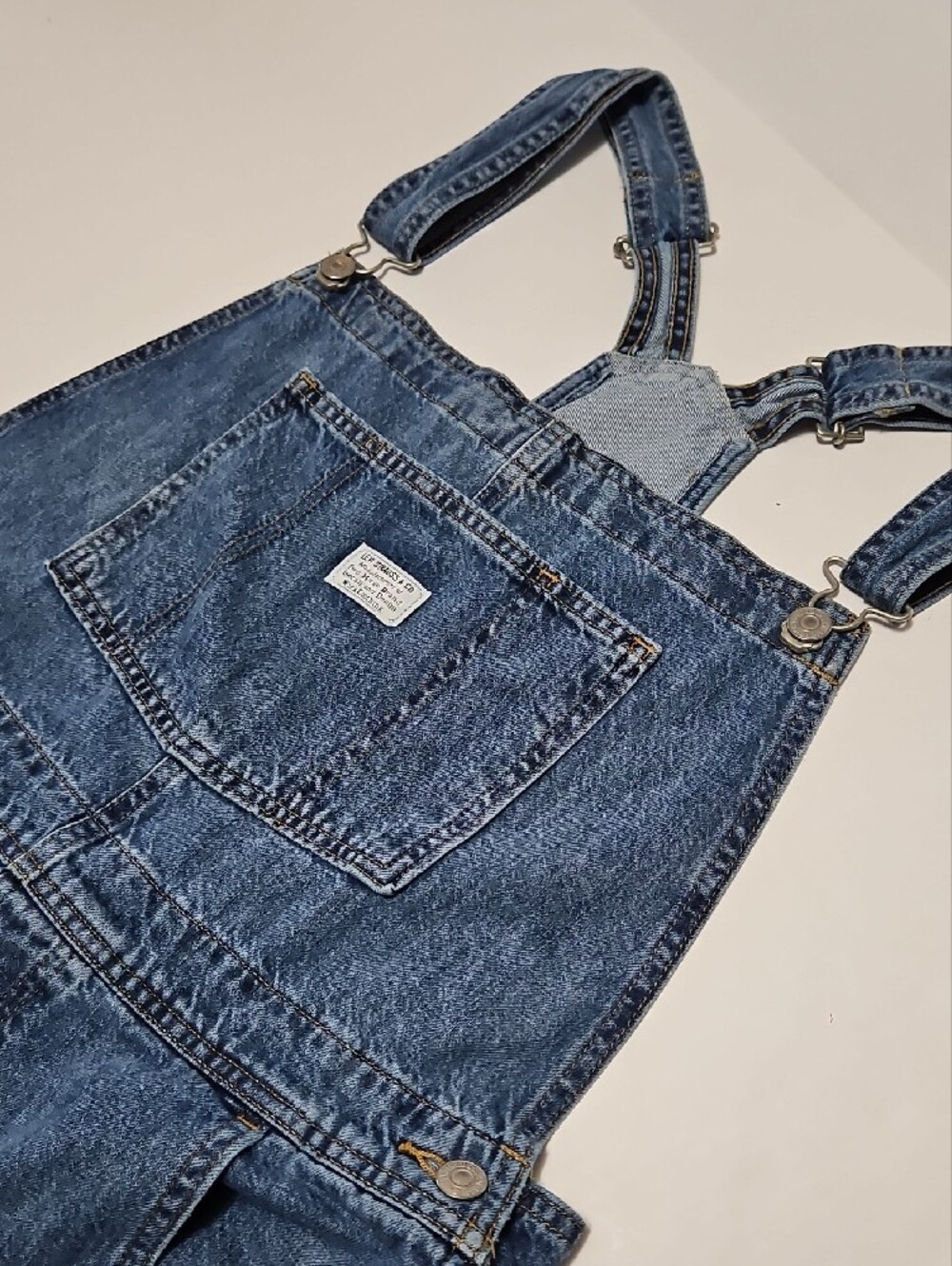 Levi's Denim Short Bib Overalls - Blue Women Jeans Overalls Size L - Picture 4 of 15